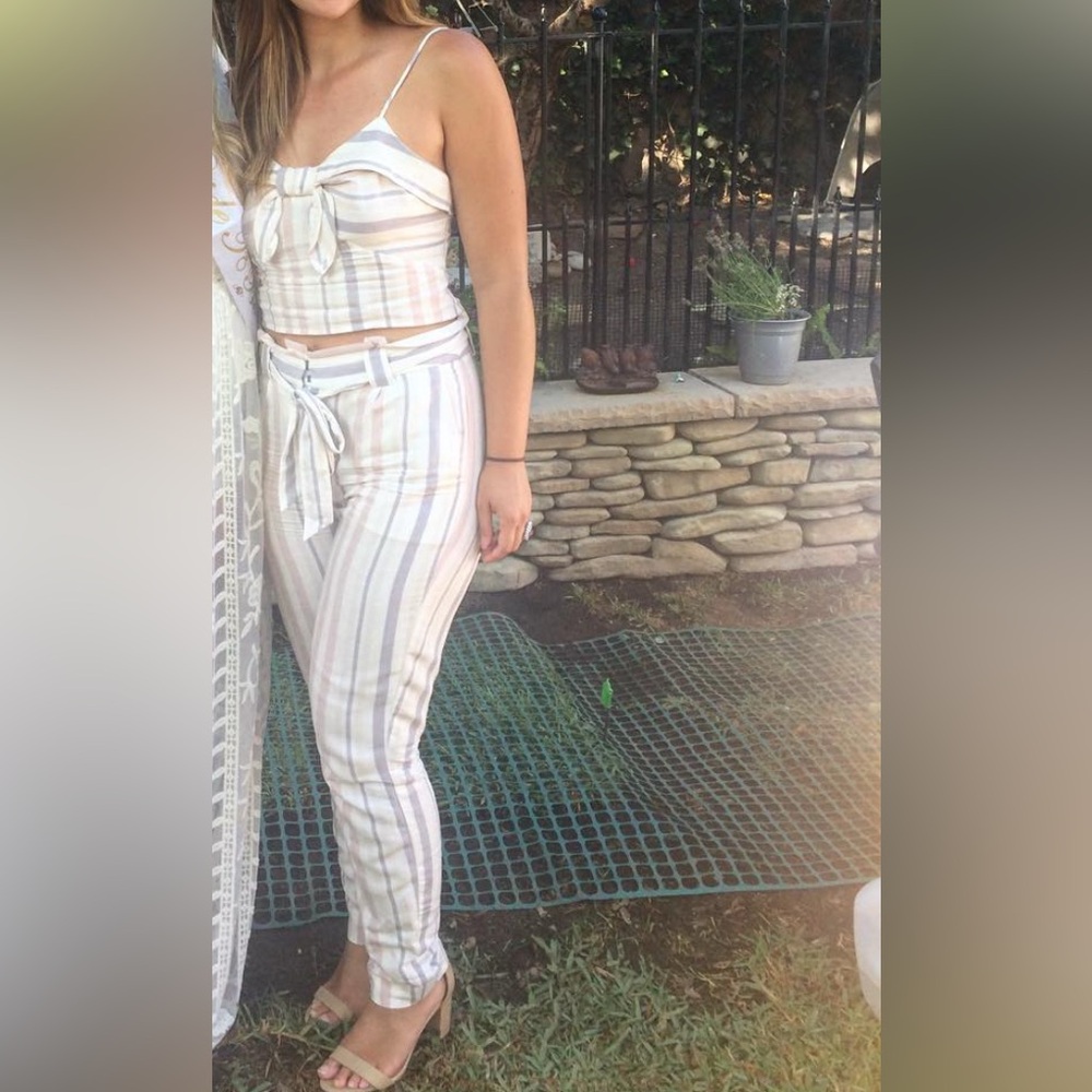 Express Cream and Gray Crop Top